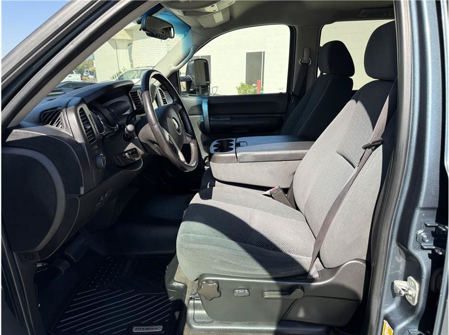 Used 2008 Chevrolet Silverado 2500 LT w/ 1LT Convenience Package AWD/4WD image 11