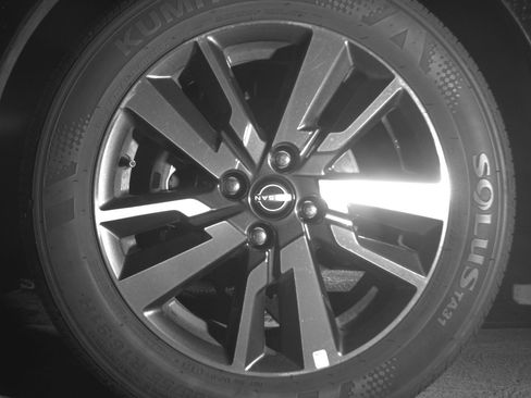 Used 2025 Nissan Versa SV FWD image 15