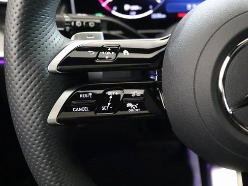 Used 2025 Mercedes-Benz GLC 350e 4MATIC image 4