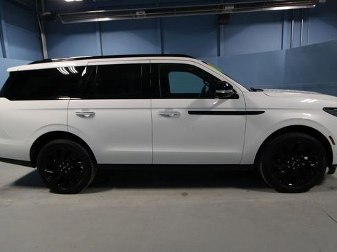 Used 2025 Lincoln Navigator Reserve w/ Jet Appearance Package AWD/4WD image 36