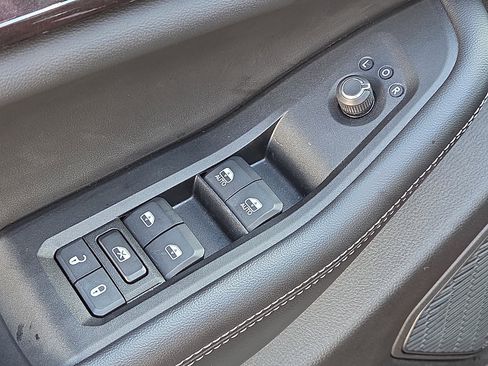 Used 2023 Jeep Grand Cherokee Altitude image 13