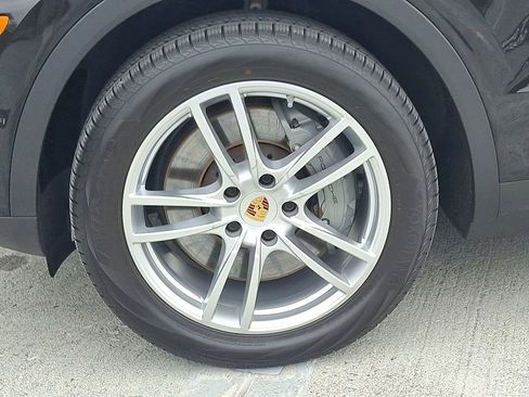 Used 2023 Porsche Cayenne S image 11
