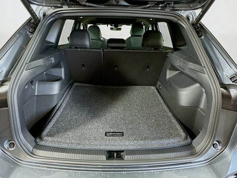 Used 2026 Volkswagen Tiguan SE R-Line image 25