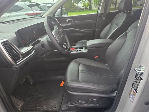 Used 2025 Kia Sorento S w/ Panoramic Sunroof Package FWD image 6