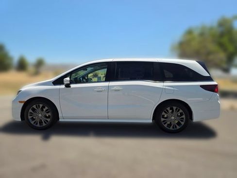 New 2026 Honda Odyssey Touring image 9