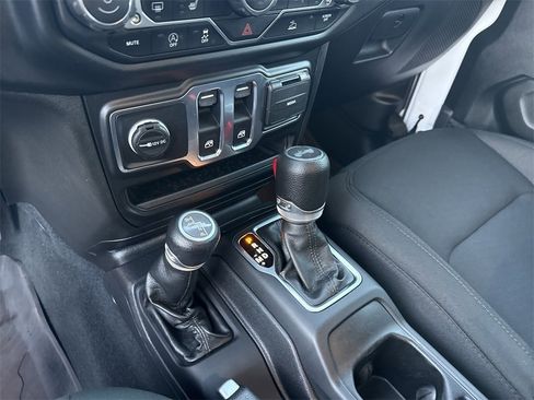 Used 2022 Jeep Wrangler Sport S image 28