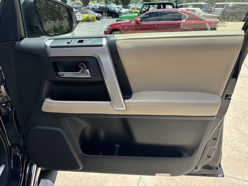 Used 2017 Toyota 4Runner Limited AWD/4WD image 27