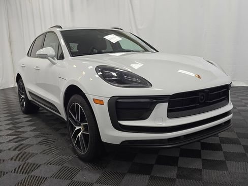 Certified 2025 Porsche Macan image 8