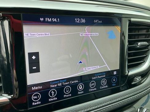 Used 2018 Chrysler Pacifica Limited w/ Tire & Wheel Group image 26