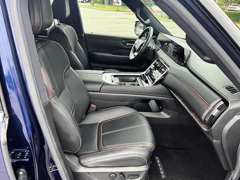 Certified 2025 Nissan Armada SL w/ Captain's Chari Seat Package AWD/4WD image 17