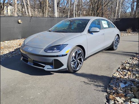 New 2025 Hyundai Ioniq 6 SEL image 2