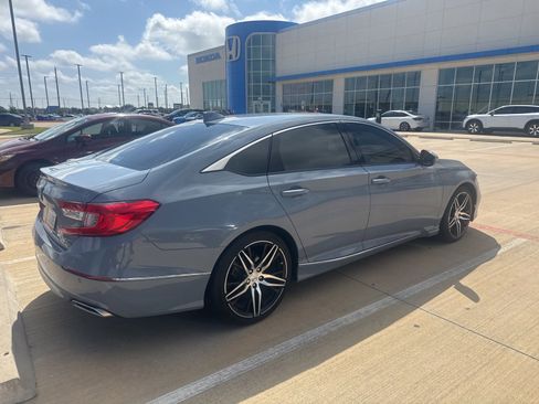 Used 2022 Honda Accord Touring image 6