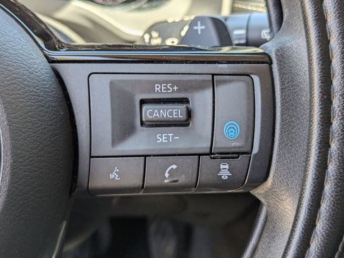 Used 2022 Nissan Rogue SV AWD/4WD image 32