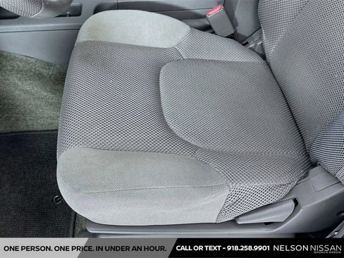 Used 2010 Nissan Frontier SE AWD/4WD image 17