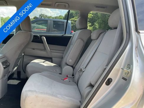 Used 2013 Toyota Highlander FWD w/ Cold Weather Pkg image 6