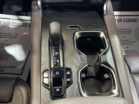 Used 2025 Lexus RX 450h AWD w/ Convenience Package image 32
