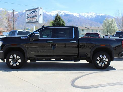 Used 2024 GMC Sierra 3500 Denali w/ Denali Reserve Package AWD/4WD image 12