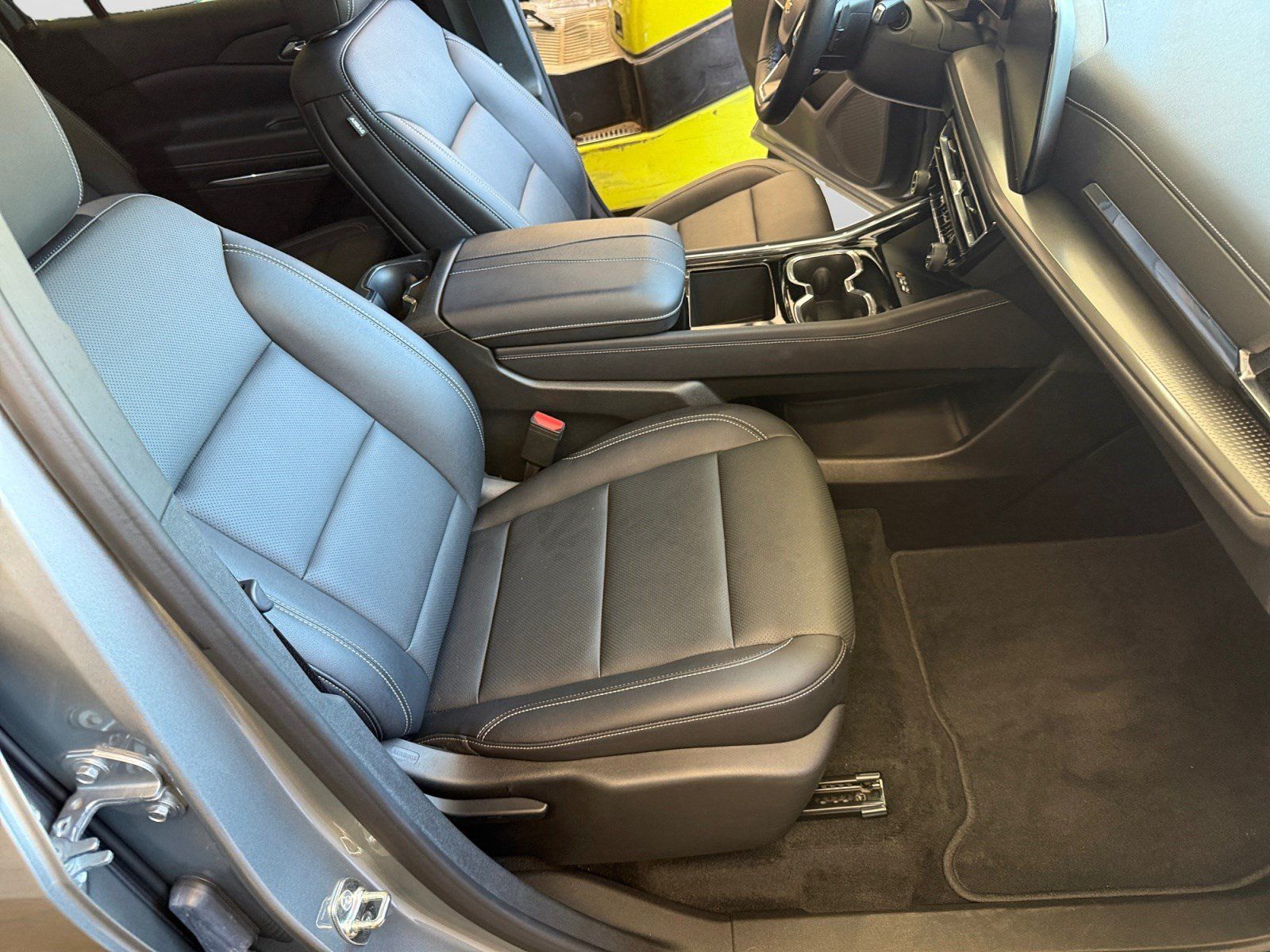 Used 2026 Chevrolet Traverse LT FWD image 12