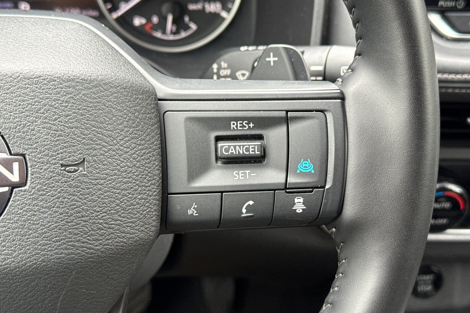 Used 2025 Nissan Rogue SV FWD image 32