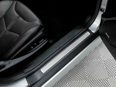 Used 2015 Chevrolet SS RWD image 86