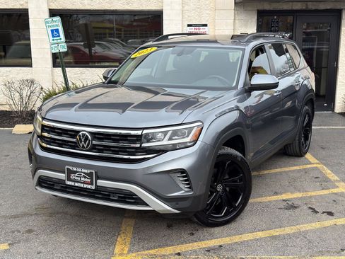 Used 2023 Volkswagen Atlas SE image 2