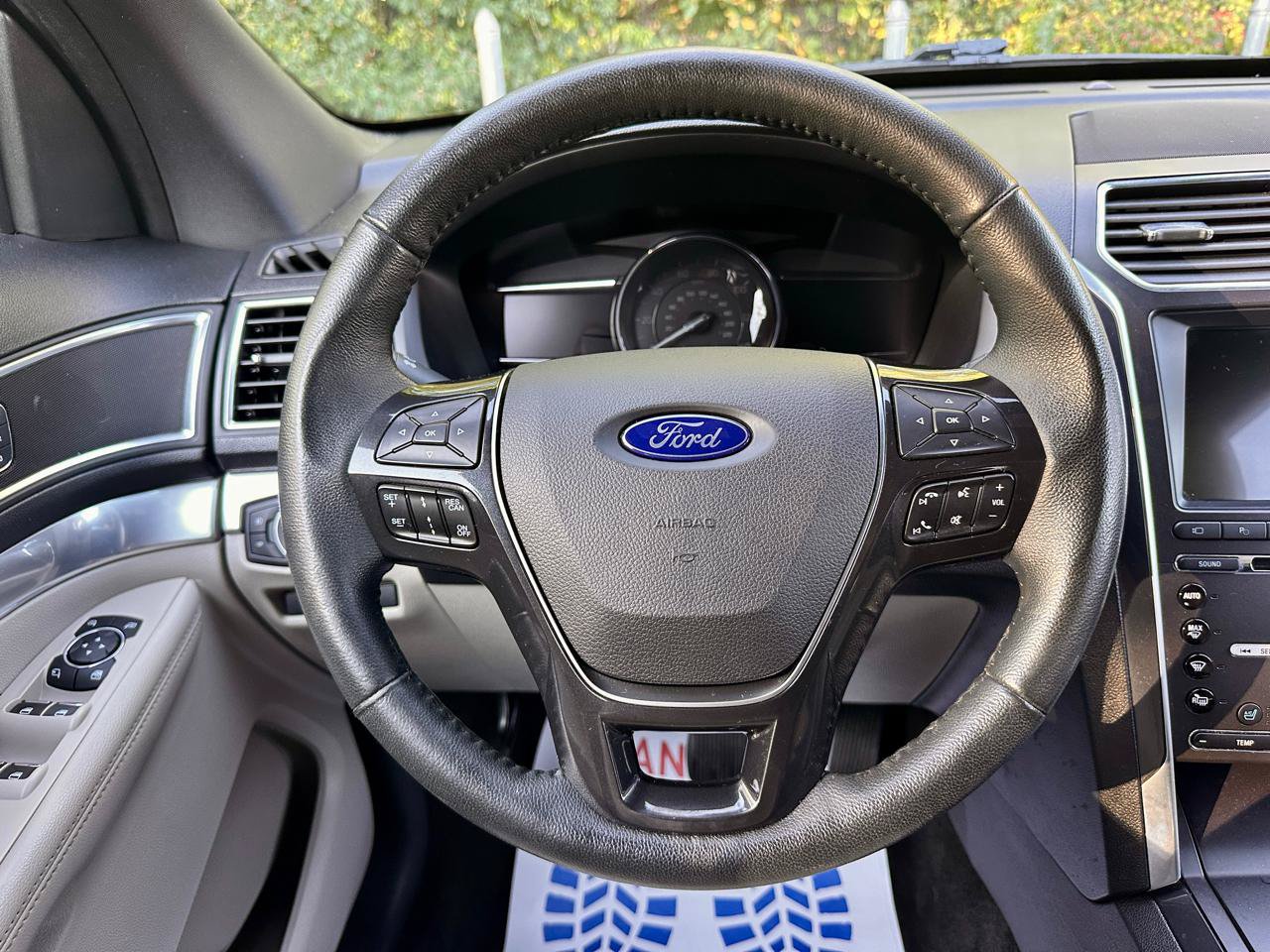 Used 2018 Ford Explorer Limited w/ Equipment Group 301A AWD/4WD image 22