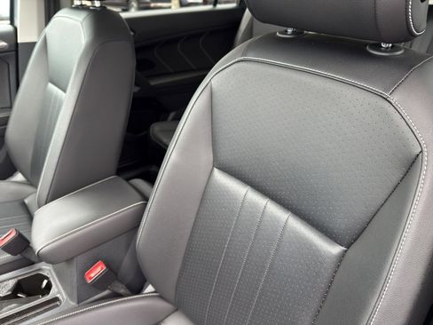 Used 2022 Volkswagen Tiguan SE image 13