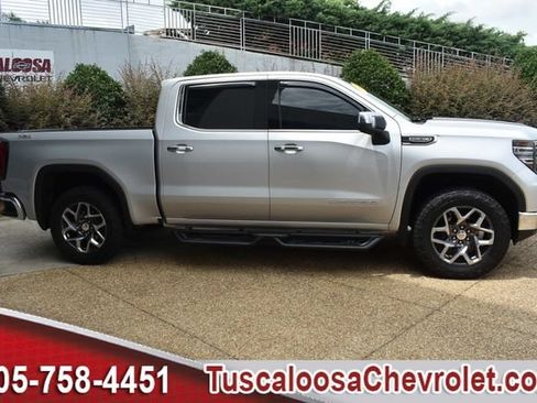 Used 2022 GMC Sierra 1500 SLT w/ X31 Off-Road Package AWD/4WD image 11