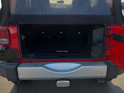 Used 2014 Jeep Wrangler Unlimited Sahara w/ Mopar Chrome Edition Group image 17