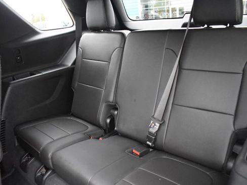 Used 2023 Chevrolet Traverse Premier image 18