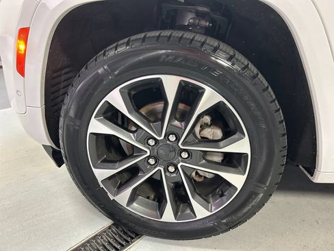 Used 2023 Jeep Grand Cherokee Overland AWD/4WD image 9