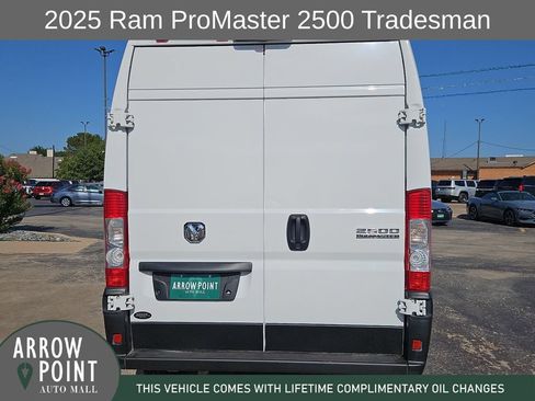 Used 2025 RAM ProMaster 2500 w/ Convenience Group FWD image 10