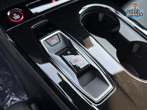 Used 2025 Audi SQ6 e-tron Prestige AWD/4WD image 29