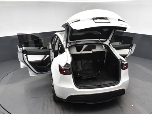 Used 2021 Tesla Model Y Long Range AWD/4WD image 21