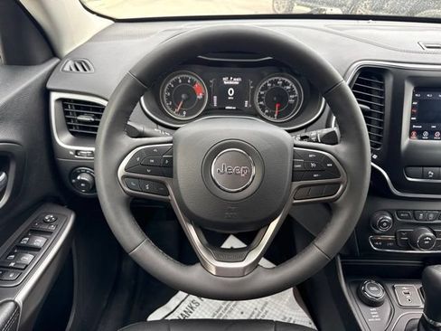 Used 2021 Jeep Cherokee Latitude Lux w/ Mopar Interior Package AWD/4WD image 17