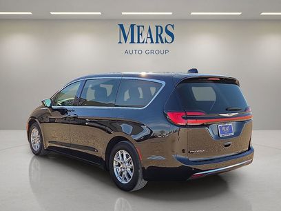 Used 2023 Chrysler Pacifica Touring-L