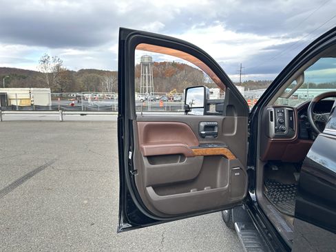 Used 2015 Chevrolet Silverado 3500 High Country w/ Duramax Plus Package image 11