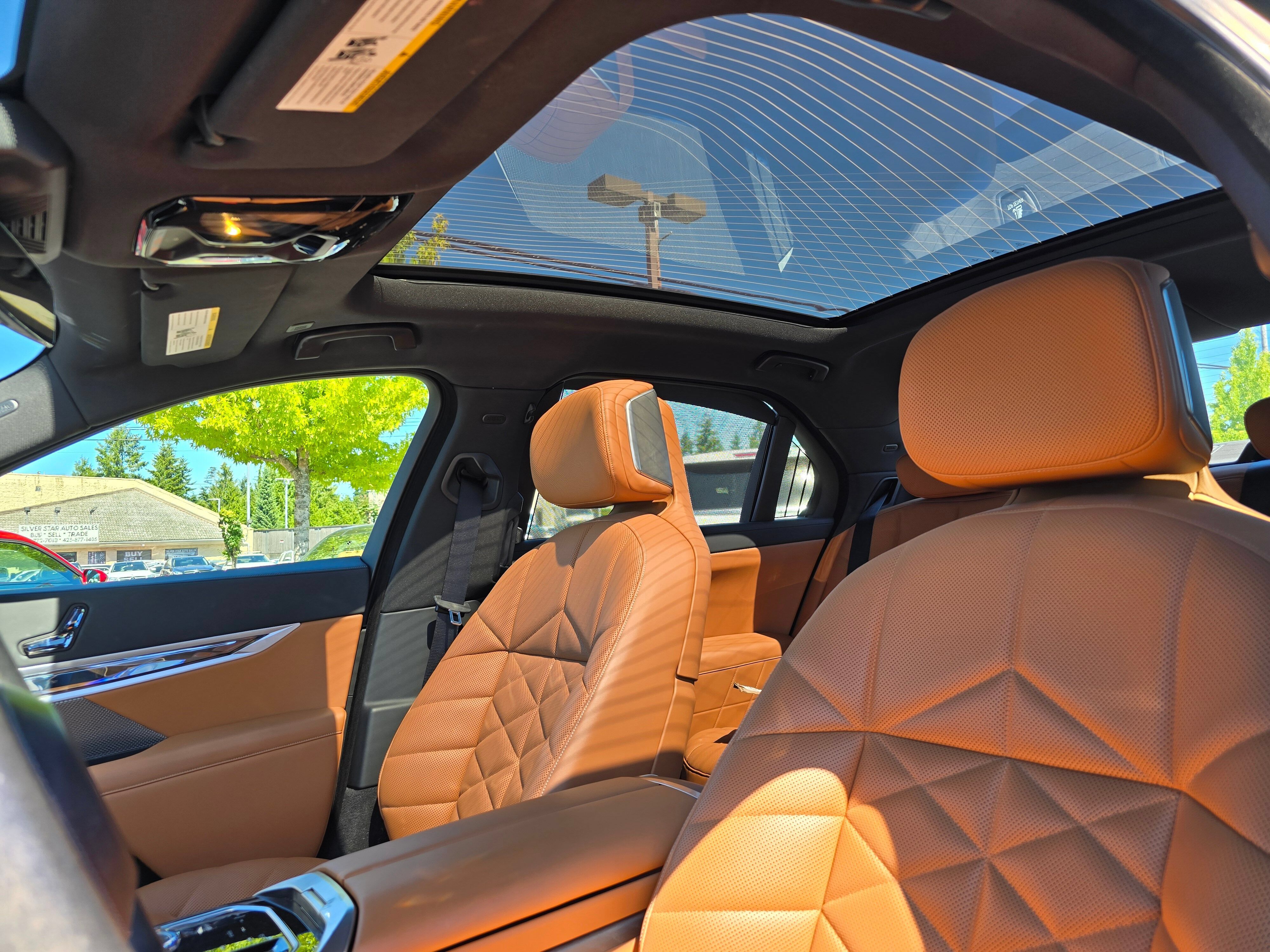 Used 2023 BMW 740i w/ Parking Assistance Package RWD image 19