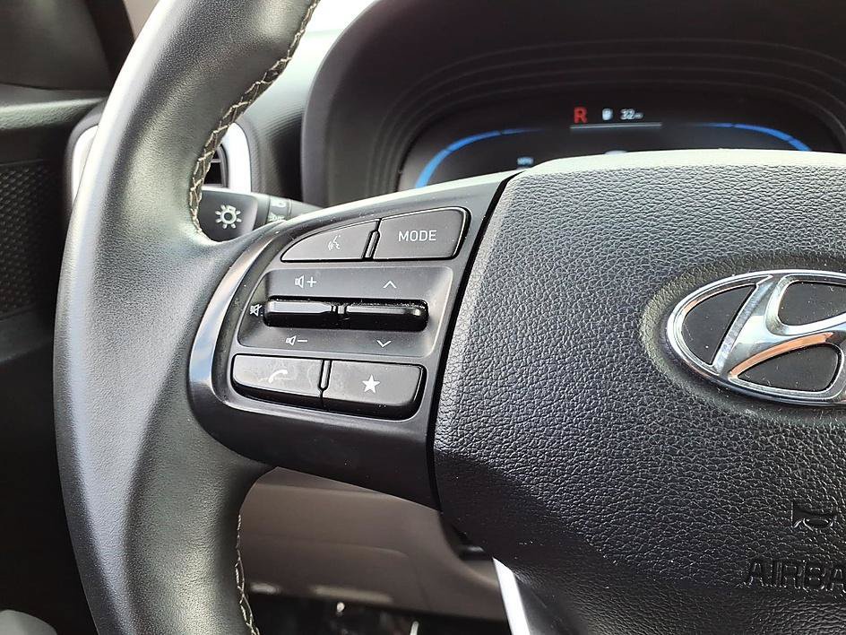 Used 2026 Hyundai Venue SEL FWD image 29