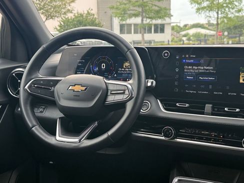 Used 2025 Chevrolet Equinox LT image 36