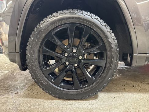 Certified 2020 Jeep Grand Cherokee Altitude image 31