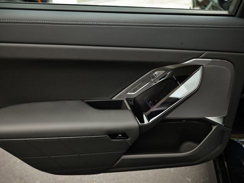 Used 2025 BMW 740i w/ Premium Package image 24