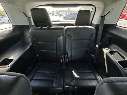 Used 2023 GMC Acadia SLT w/ LPO, Floor Liner Package image 23