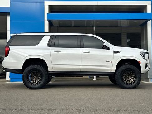 Used 2024 GMC Yukon XL AT4 w/ Technology Package AWD/4WD image 4