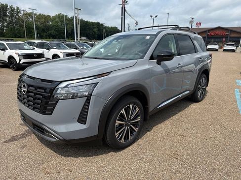 New 2026 Nissan Pathfinder Platinum w/ Accent Package AWD/4WD image 3