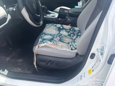 Used 2025 Toyota RAV4 XLE w/ Convenience Package FWD image 6