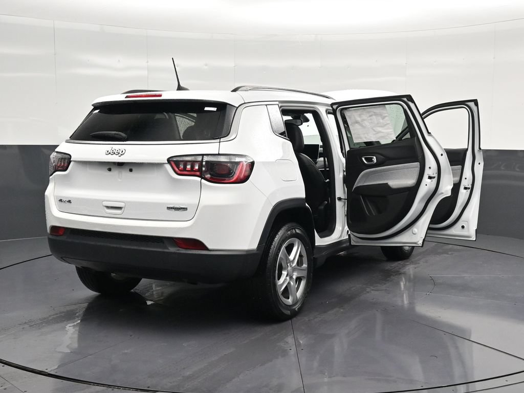 Used 2023 Jeep Compass Latitude AWD/4WD image 35