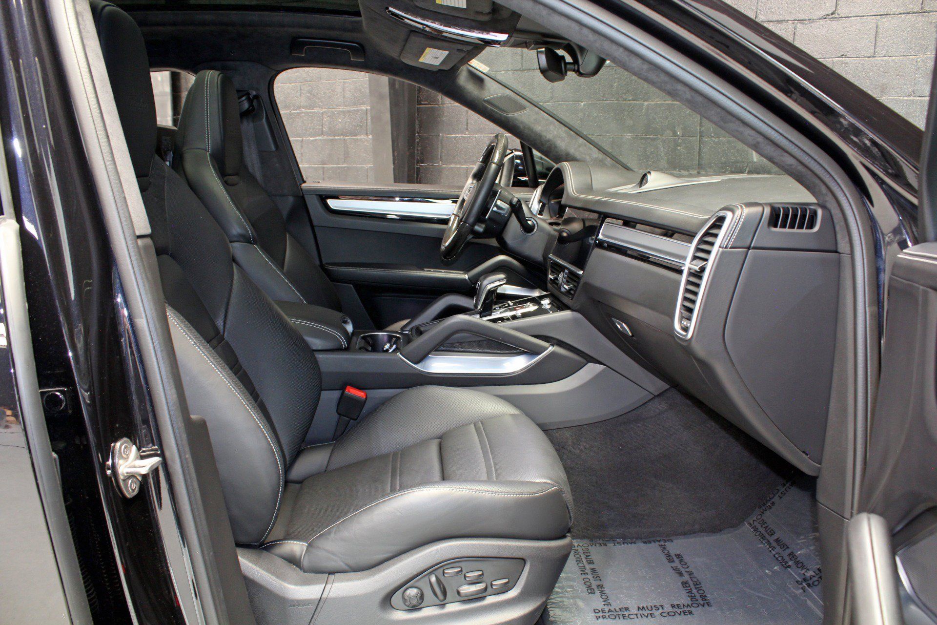 Used 2022 Porsche Cayenne Turbo AWD/4WD image 53