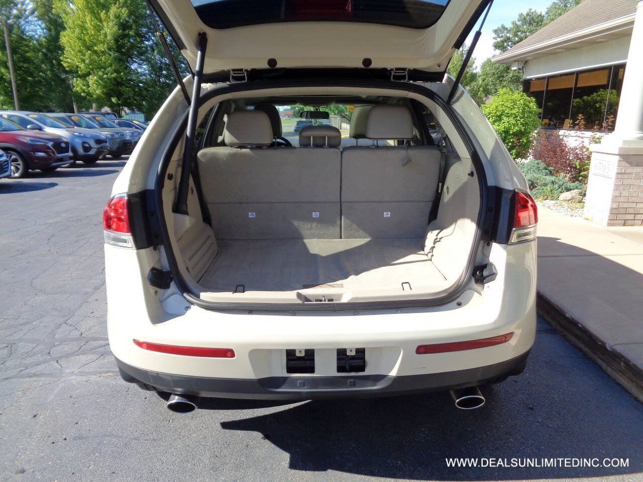 Used 2015 Lincoln MKX AWD w/ Equipment Group 102A image 23