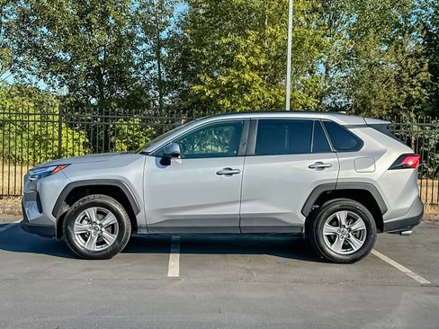 Used 2025 Toyota RAV4 XLE AWD/4WD image 6